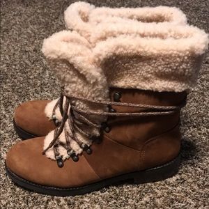 UGG Fraser in chestnut